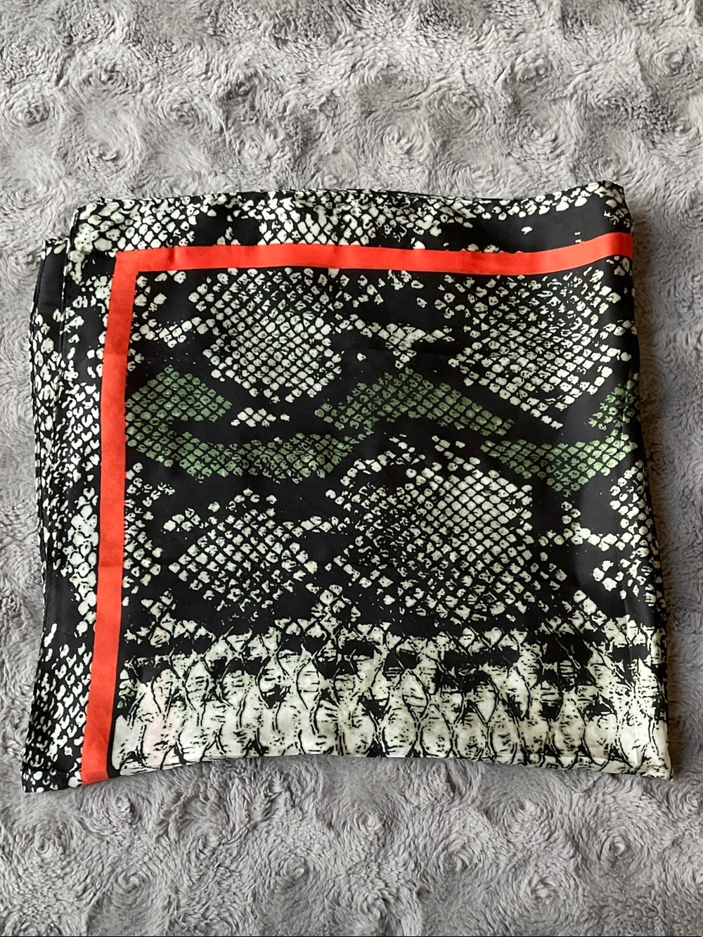 Reptile-Pattern handkerchief / scarf. - Black Green with orange trim